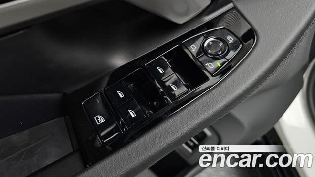 BMW 5 Series 2025 — Photo 1/37