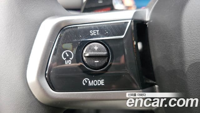 BMW 5 Series 2025 — Photo 8/37