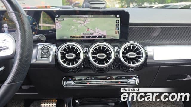 Mercedes-Benz GLB-Class 2021 — ფოტო 13/20