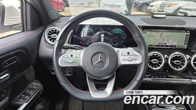 Mercedes-Benz GLB-Class 2021 — ფოტო 14/20