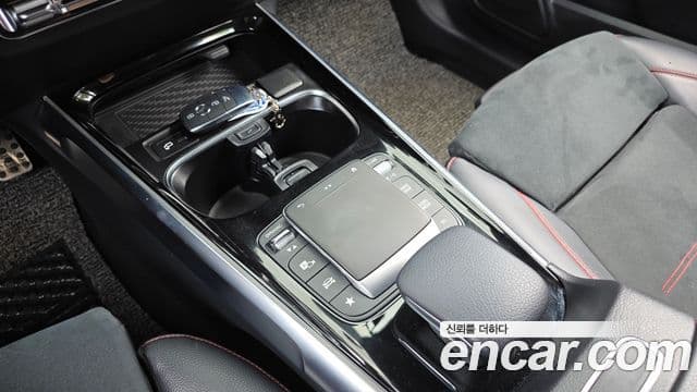 Mercedes-Benz GLB-Class 2021 — ფოტო 18/20