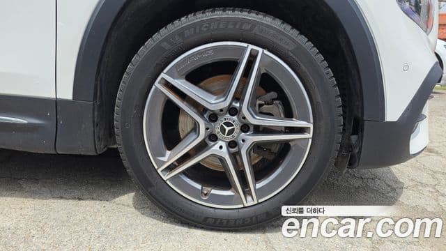 Mercedes-Benz GLB-Class 2021 — ფოტო 13/30