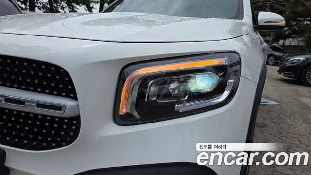 Mercedes-Benz GLB-Class 2021 — ფოტო 7/30