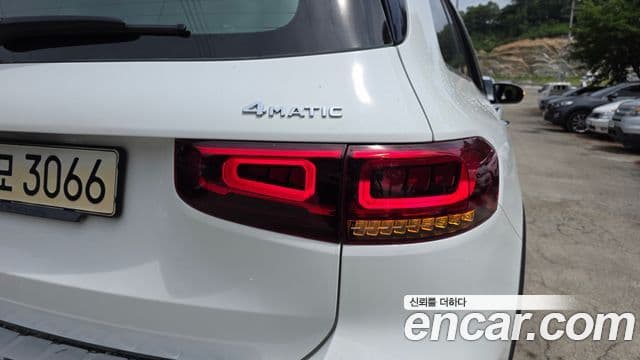 Mercedes-Benz GLB-Class 2021 — ფოტო 27/30