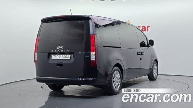 Hyundai Staria 2022 — ფოტო 2/20