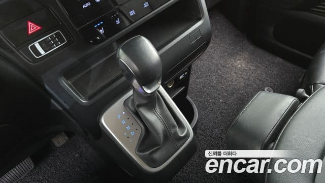 Hyundai Staria 2022 — ფოტო 9/20