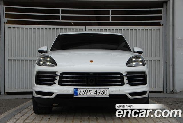 Porsche Cayenne 2023 — Photo 2/20