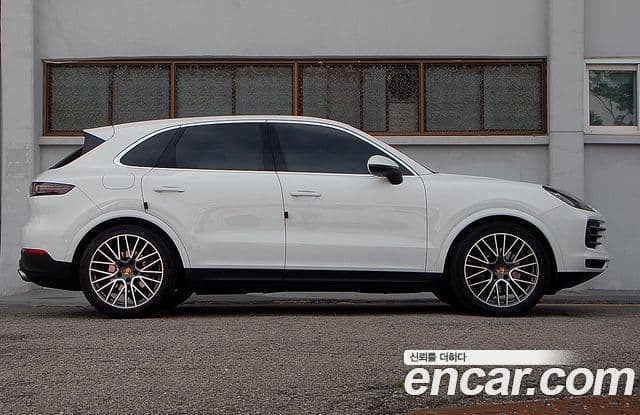 Porsche Cayenne 2023 — Photo 3/20
