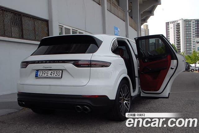 Porsche Cayenne 2023 — Photo 13/20