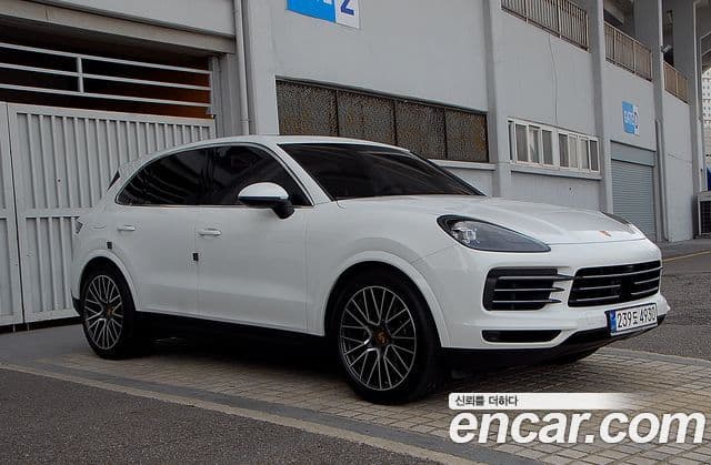 Porsche Cayenne 2023 — Photo 4/20
