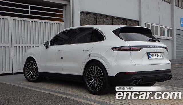 Porsche Cayenne 2023 — Photo 20/20