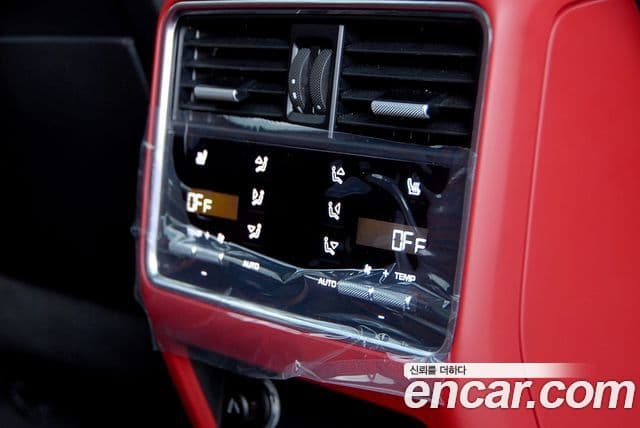 Porsche Cayenne 2023 — Photo 18/20