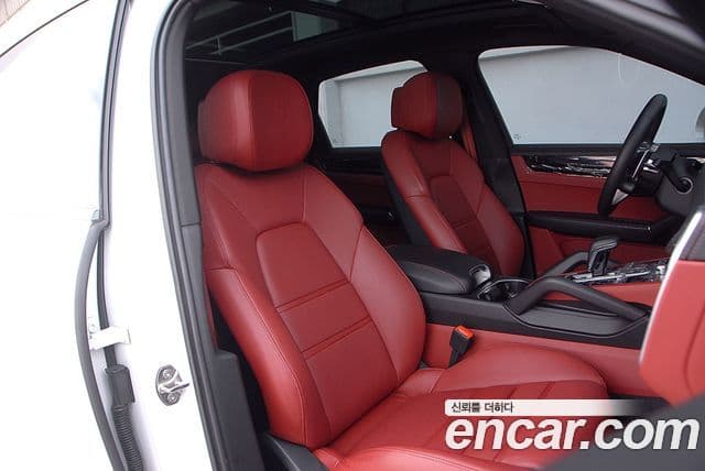 Porsche Cayenne 2023 — Photo 1/20