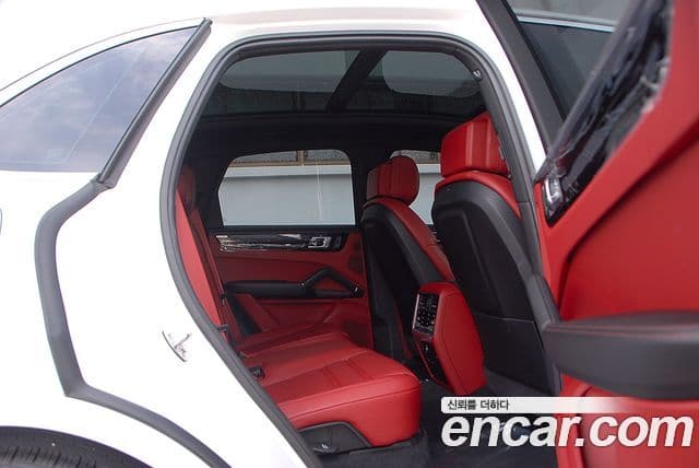Porsche Cayenne 2023 — Photo 15/20