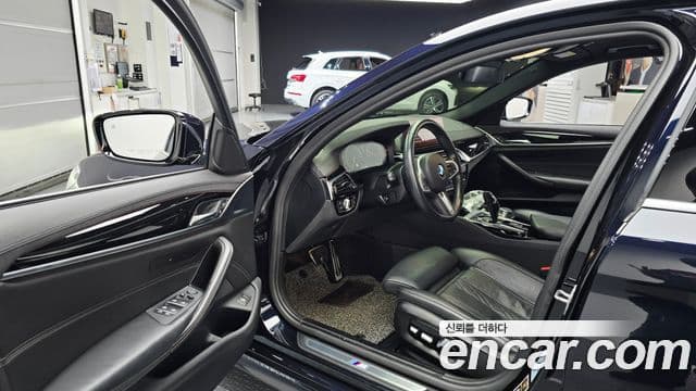BMW 5 Series 2019 — Şəkil 10/20