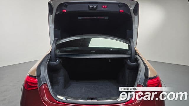 Mercedes-Benz S-Class 2022 — Photo 5/36