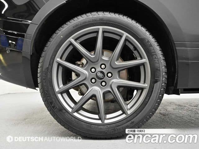 Land Rover Range Rover Velar 2025 — Фото 4/20