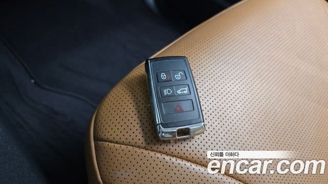 Land Rover Discovery 5 2020 — ფოტო 16/20