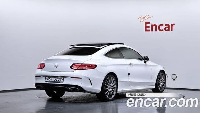 Mercedes-Benz C-Class 2019 — ფოტო 2/20