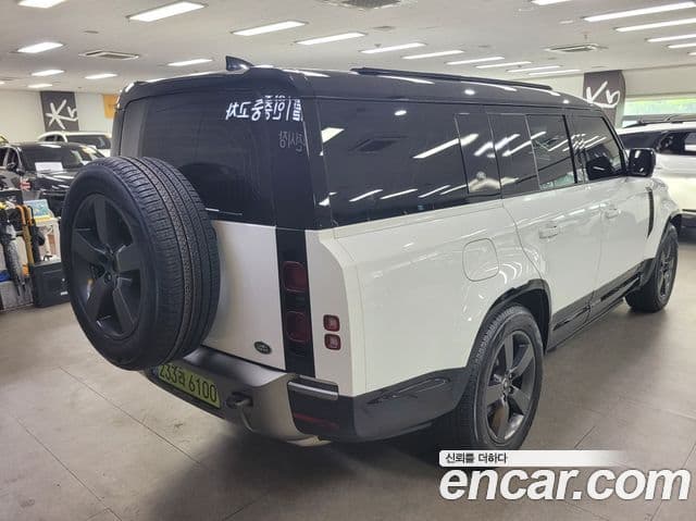 Land Rover Defender 2023 — Фото 1/20