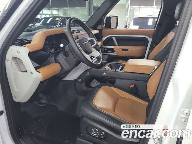 Land Rover Defender 2023 — Фото 14/20
