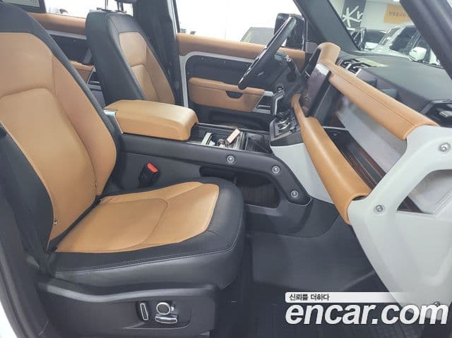 Land Rover Defender 2023 — Фото 15/20