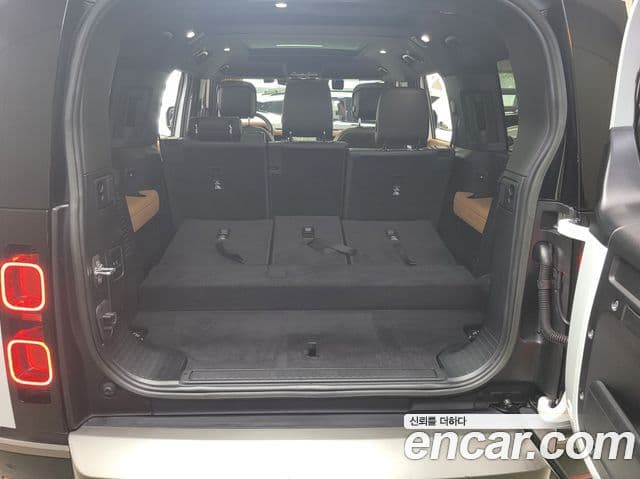 Land Rover Defender 2023 — Фото 16/20