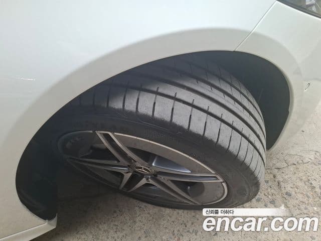 Mercedes-Benz C-Class 2025 — ფოტო 4/20