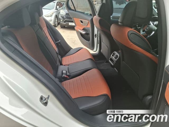 Mercedes-Benz C-Class 2025 — ფოტო 12/20
