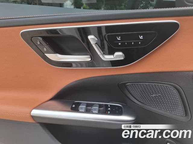 Mercedes-Benz C-Class 2025 — ფოტო 17/20