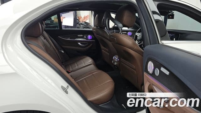 Mercedes-Benz E-Class 2018 — Şəkil 12/20