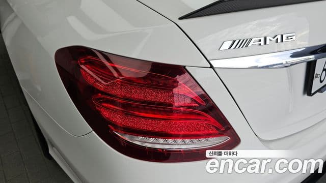 Mercedes-Benz E-Class 2018 — Şəkil 17/32