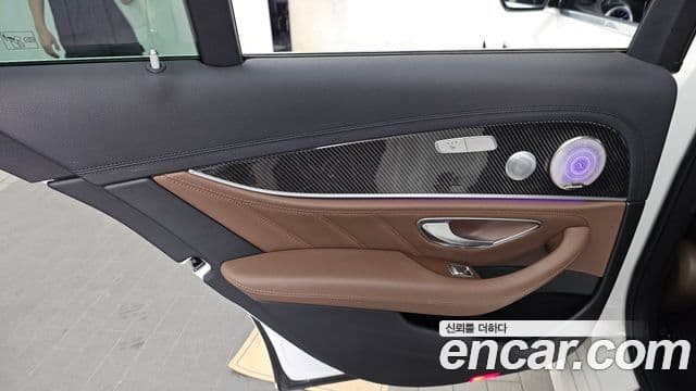 Mercedes-Benz E-Class 2018 — Şəkil 21/32