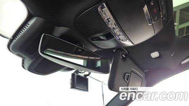 Mercedes-Benz E-Class 2018 — Şəkil 28/32