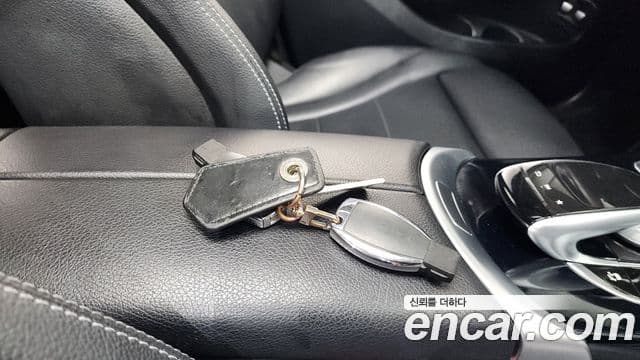 Mercedes-Benz GLC-Class 2018 — Şəkil 16/20