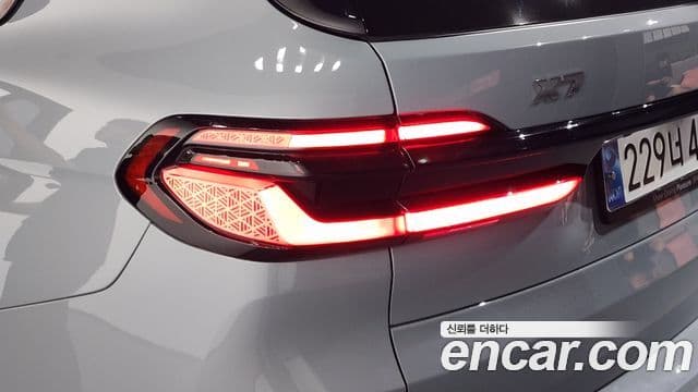 BMW X7 2024 — Photo 17/35