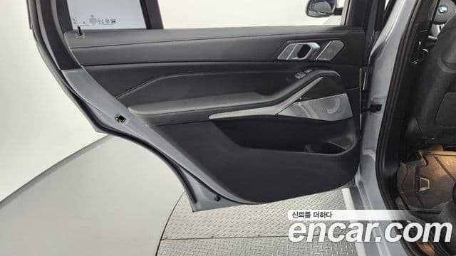 BMW X7 2024 — Photo 29/35