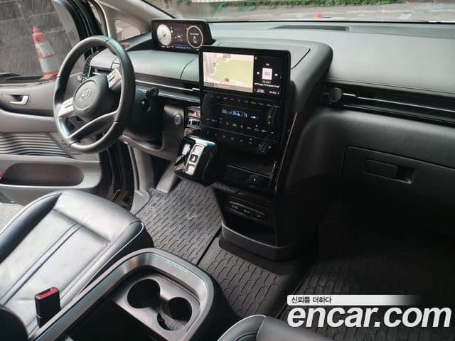 Hyundai Staria 2023 — ფოტო 3/7