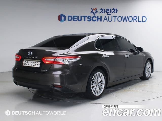 Toyota Camry 2018 — Photo 8/20
