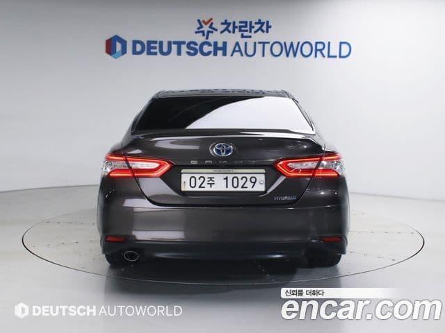 Toyota Camry 2018 — Photo 1/20
