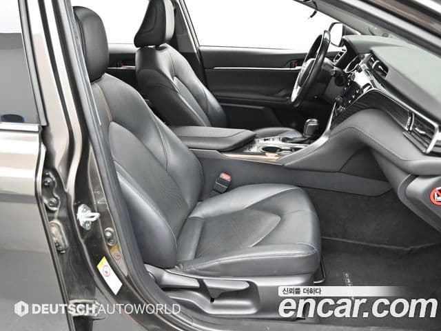 Toyota Camry 2018 — Photo 17/20