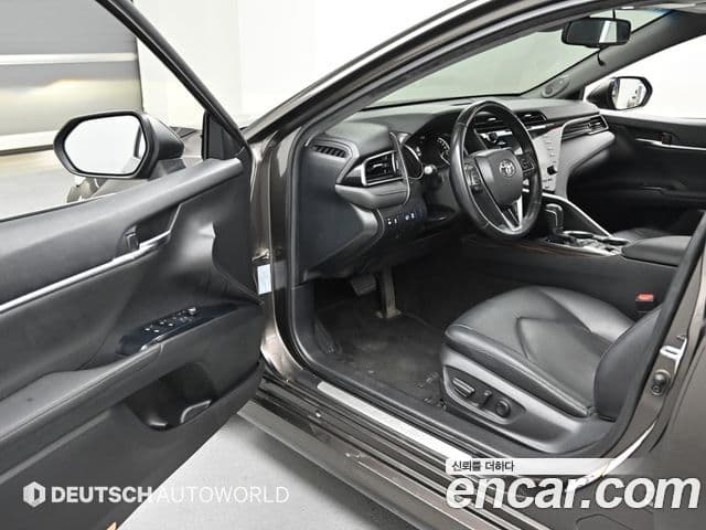 Toyota Camry 2018 — Photo 7/20