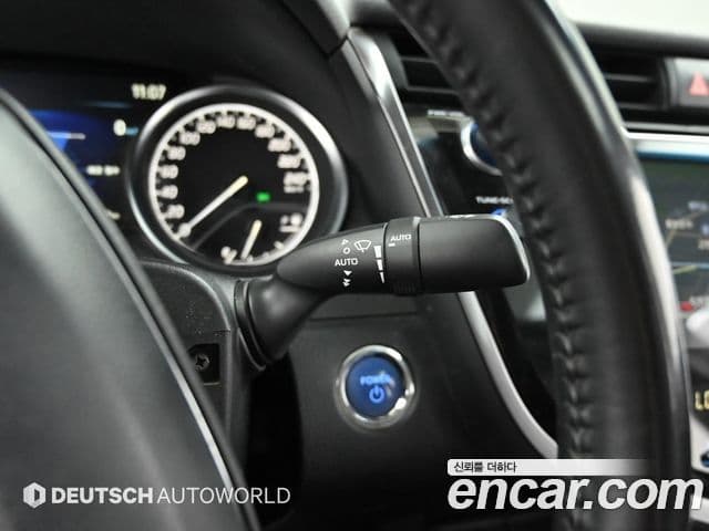 Toyota Camry 2018 — Photo 18/20