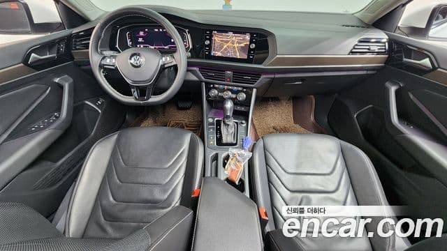 Volkswagen Jetta 2021 — ფოტო 7/20