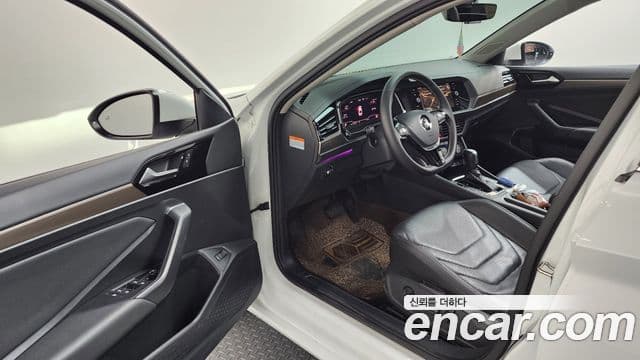 Volkswagen Jetta 2021 — ფოტო 10/20