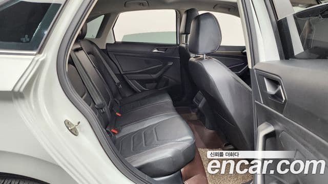 Volkswagen Jetta 2021 — ფოტო 11/20