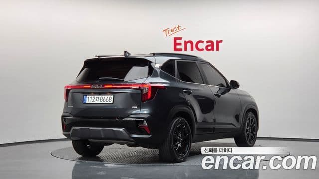 Kia Seltos 2023 — ფოტო 2/20