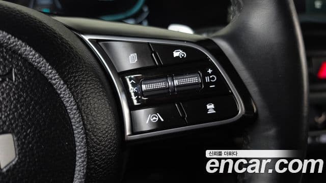Kia Seltos 2023 — ფოტო 17/20