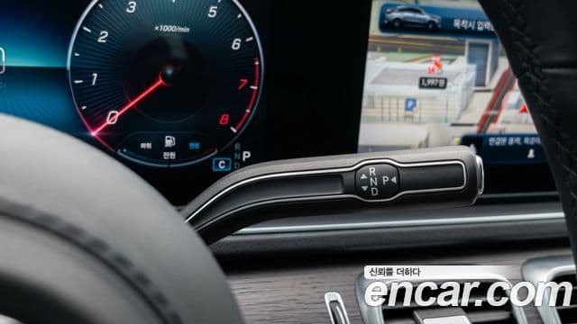 Mercedes-Benz GLE-Class 2025 — Photo 11/12