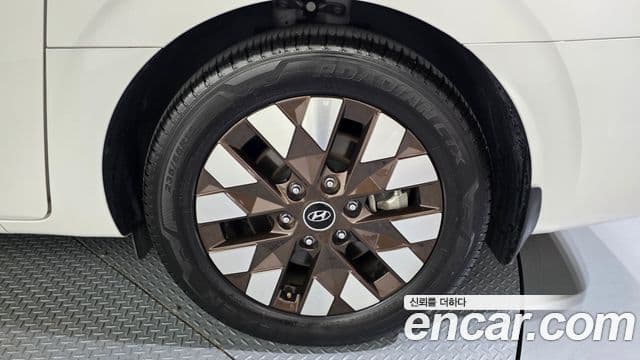 Hyundai Staria 2024 — Photo 15/38